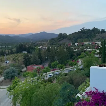 Gorgeous 3 Bedrooms In Natural Reserve Park! Guest house