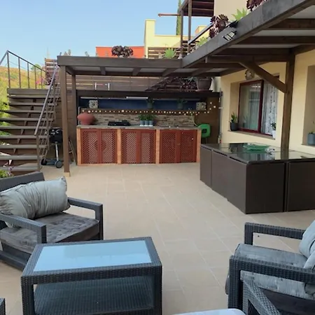 Gorgeous 3 Bedrooms In Natural Reserve Park! 4*