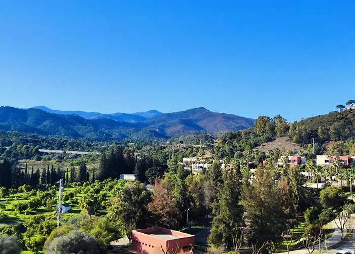 Gorgeous 3 Bedrooms In Natural Reserve Park! 4*