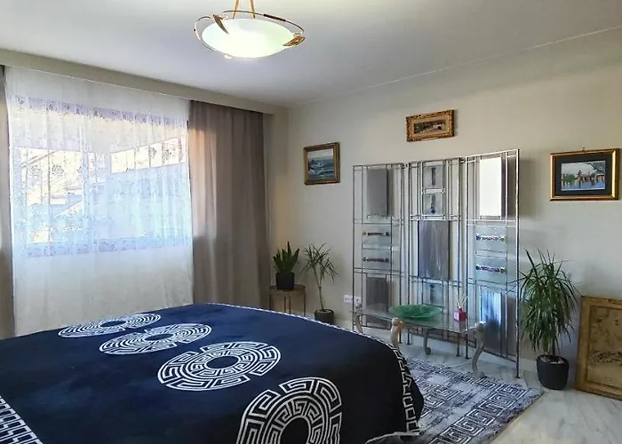 Gorgeous 3 Bedrooms In Natural Reserve Park! 4*