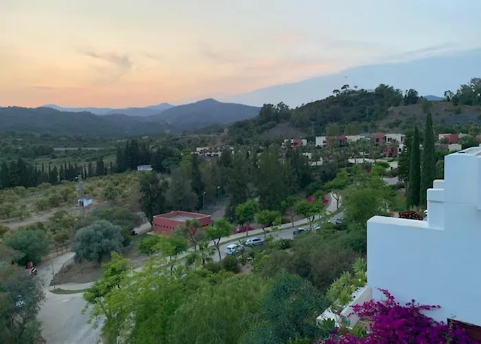 Gorgeous 3 Bedrooms In Natural Reserve Park! בית הארחה