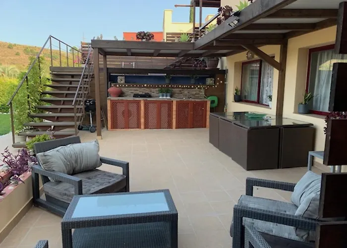 Gorgeous 3 Bedrooms In Natural Reserve Park! 4*