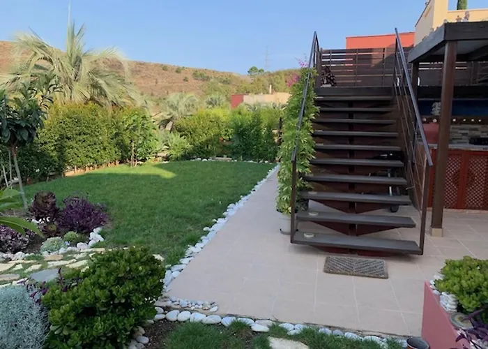 Gorgeous 3 Bedrooms In Natural Reserve Park! בית הארחה