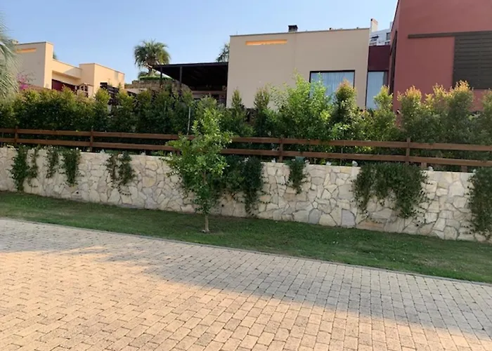 Gorgeous 3 Bedrooms In Natural Reserve Park! 4*