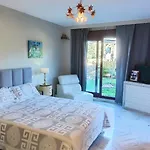 Gorgeous 3 Bedrooms In Natural Reserve Park! 4*